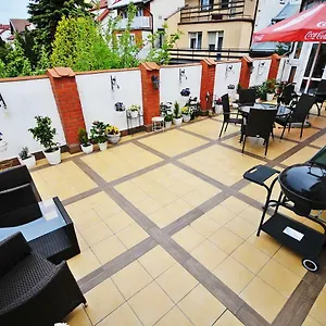 Dworek Familijny Bed & Breakfast